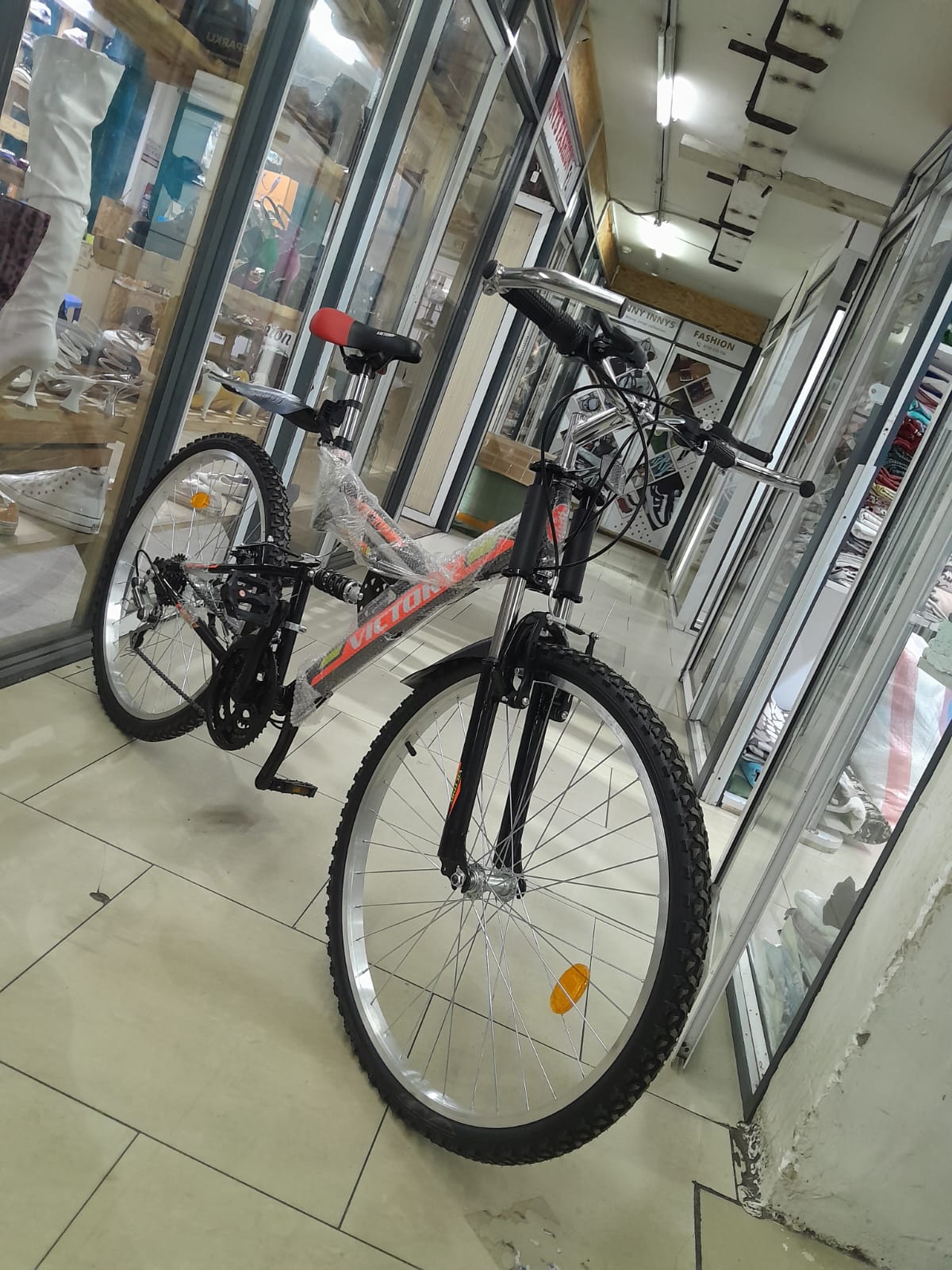 Size 26 ,With gears 10 speed and dual suspension.